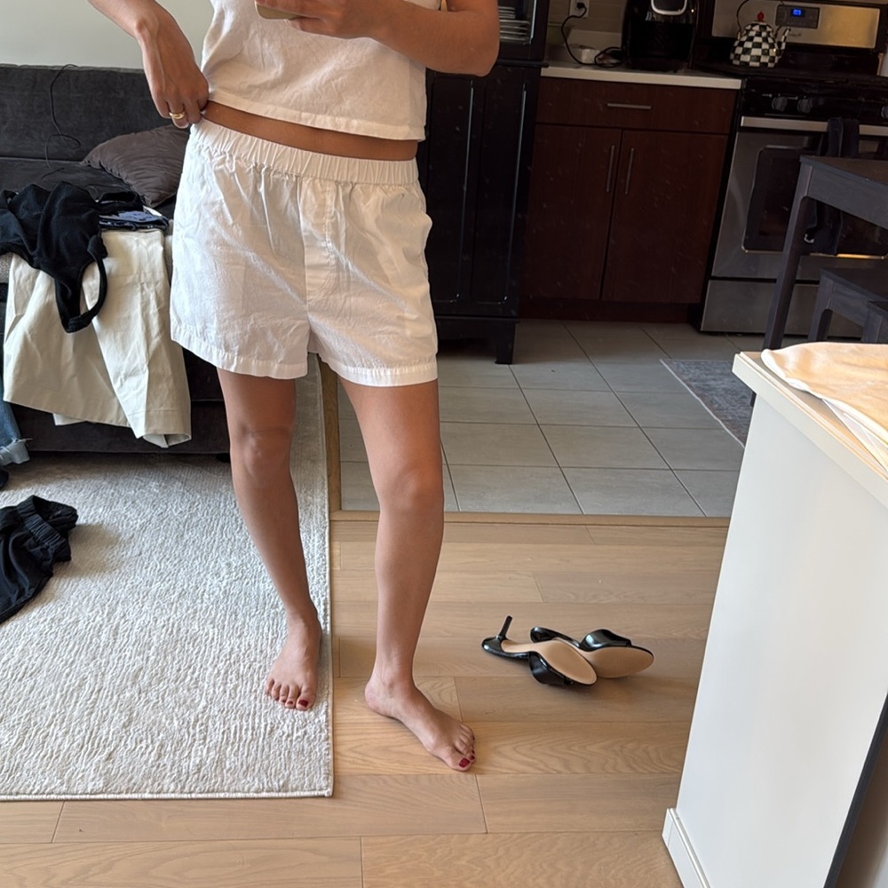 Wilfred Duo-Pack Lightweight Elastic-Waist Shorts in White & Black - Picture 7 of 10